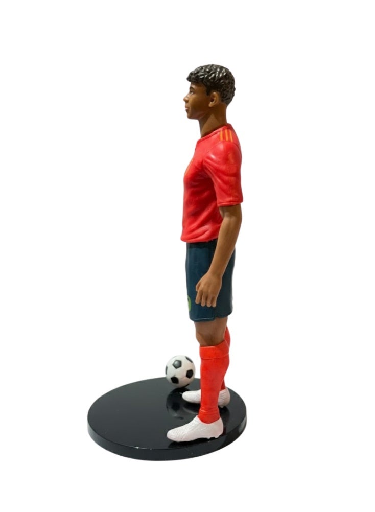 بريميم مجسم لامين يامال، نجم كرة القدم الشاب الإسباني رقم ١٩، بطول ٢٦ سم - تمثال فاخر قابل للتحصيل مع كرة قدم وقاعدة عرض، وقميص المنتخب الوطني الأحمر بتفاصيل دقيقة، ووضعية ديناميكية، إصدار خاص لهواة الجمع من المعجبين والمقتنين - Image 4